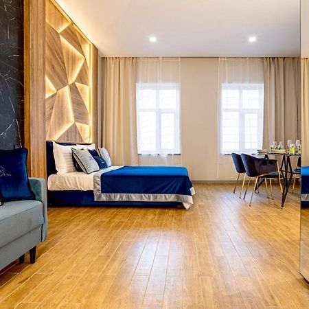 Central Family Boutique Apartments 2 Lviv Dış mekan fotoğraf