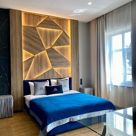 Central Family Boutique Apartments 2 Lviv Dış mekan fotoğraf