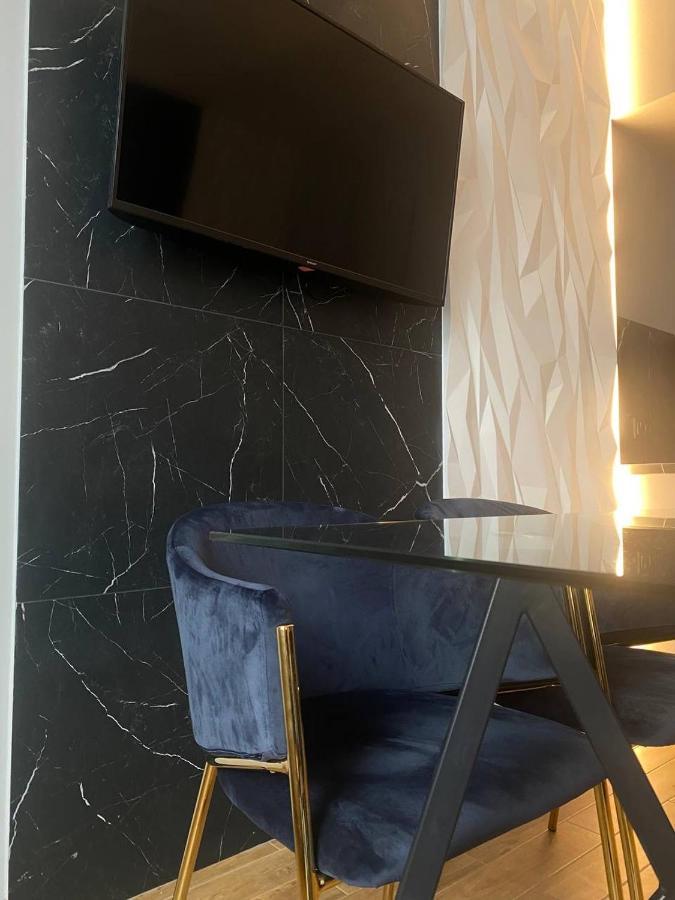 Central Family Boutique Apartments 2 Lviv Dış mekan fotoğraf