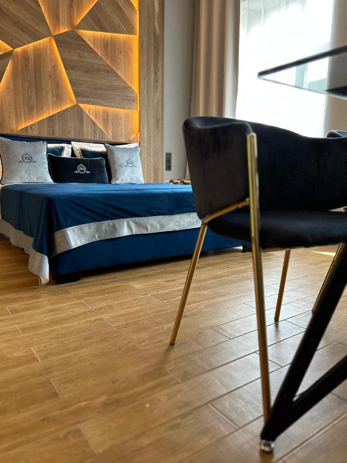 Central Family Boutique Apartments 2 Lviv Dış mekan fotoğraf