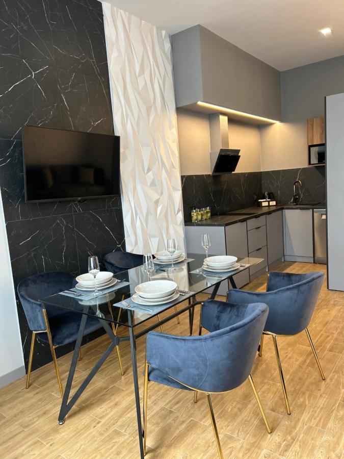 Central Family Boutique Apartments 2 Lviv Dış mekan fotoğraf