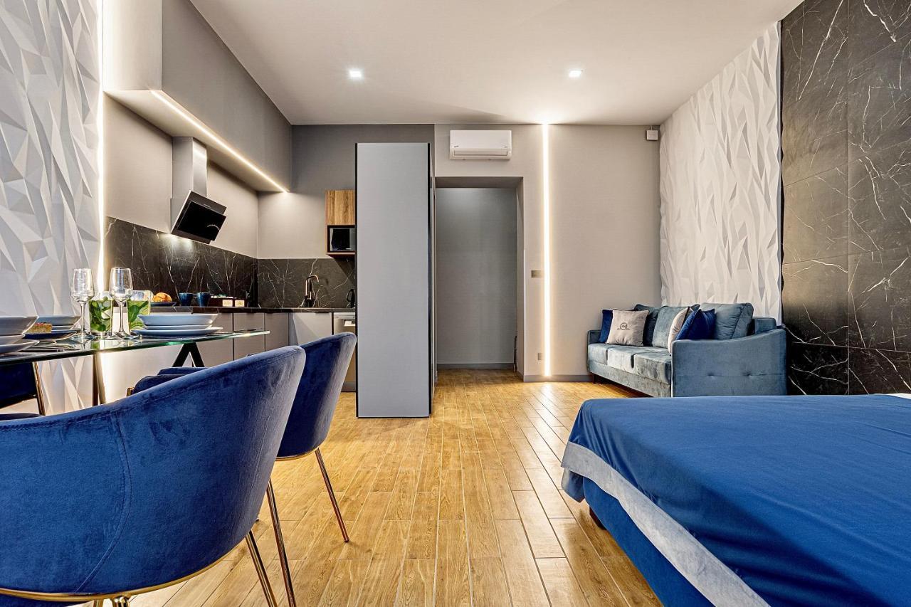 Central Family Boutique Apartments 2 Lviv Dış mekan fotoğraf