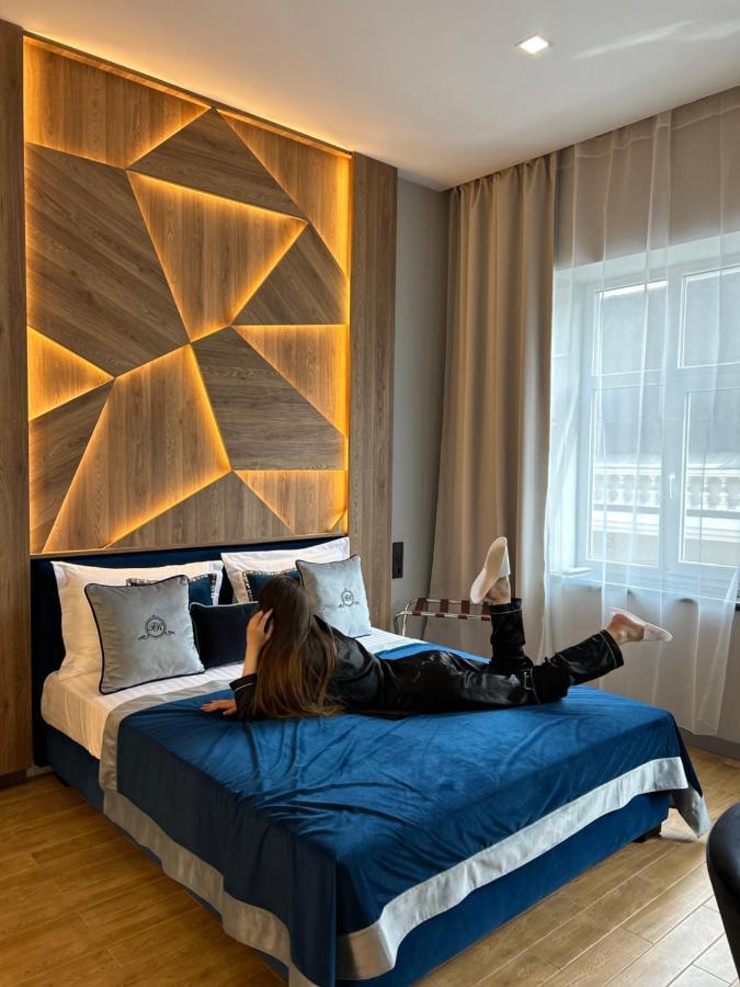 Central Family Boutique Apartments 2 Lviv Dış mekan fotoğraf