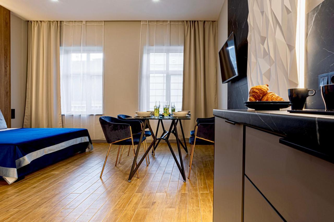 Central Family Boutique Apartments 2 Lviv Dış mekan fotoğraf