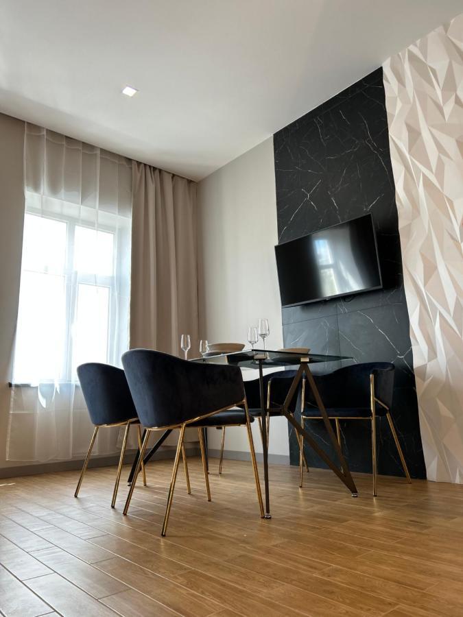 Central Family Boutique Apartments 2 Lviv Dış mekan fotoğraf